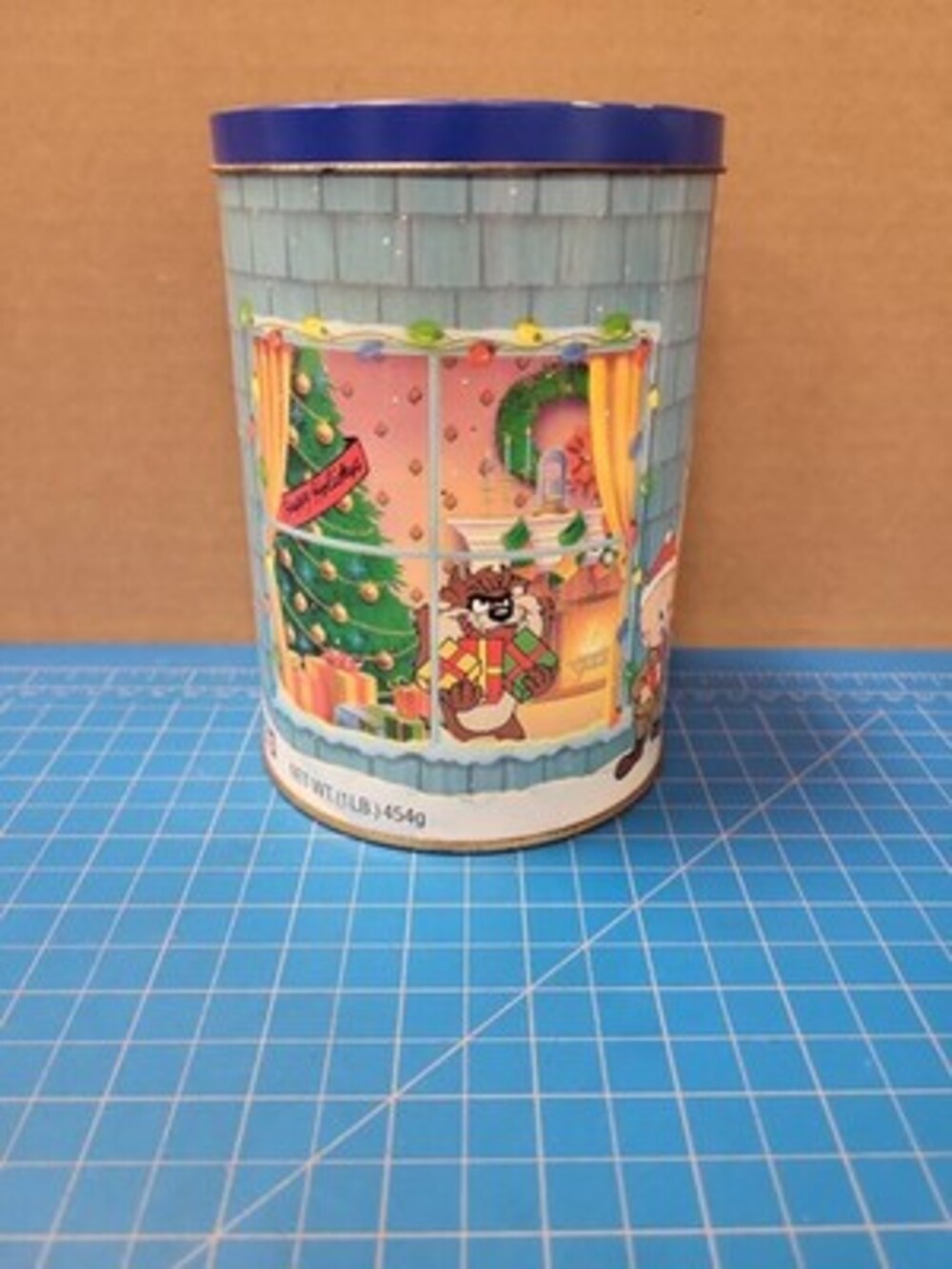 Vintage Looney Tunes Warner Bros Christmas Holiday Tin Canister Decor 1990s